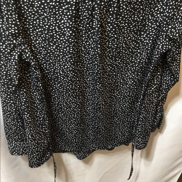 Size medium Isabel Maternity Top with Ties that tie in back - Picture 4 of 4